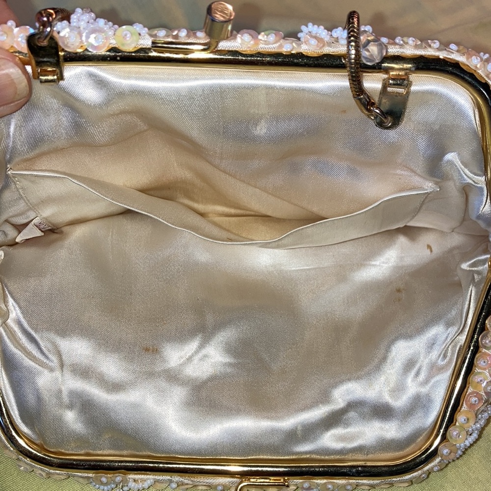 Vtg. BRITISH HONG KONG evening bag, 9 x 5 1/2 x 1 1/2” beaded white $58 - Picture 4 of 8